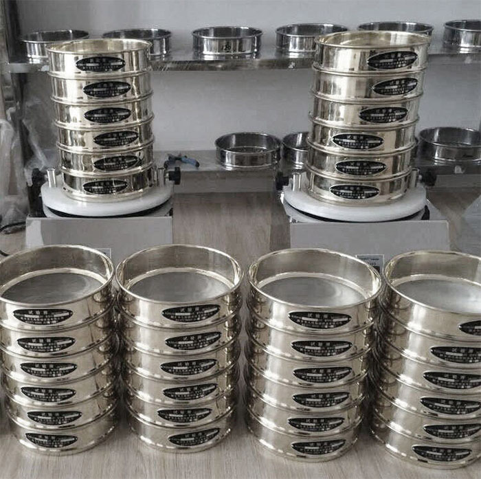 試驗篩 試驗篩采用SUS403不生銹材質(zhì),篩框壁厚0.6mm經(jīng)久耐用不變形,可耐400°高溫,可用于無機(jī),有機(jī)溶液。